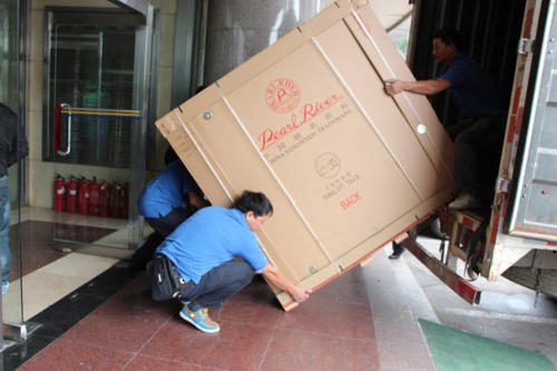 伊吾钢琴贵重工艺品无忧运